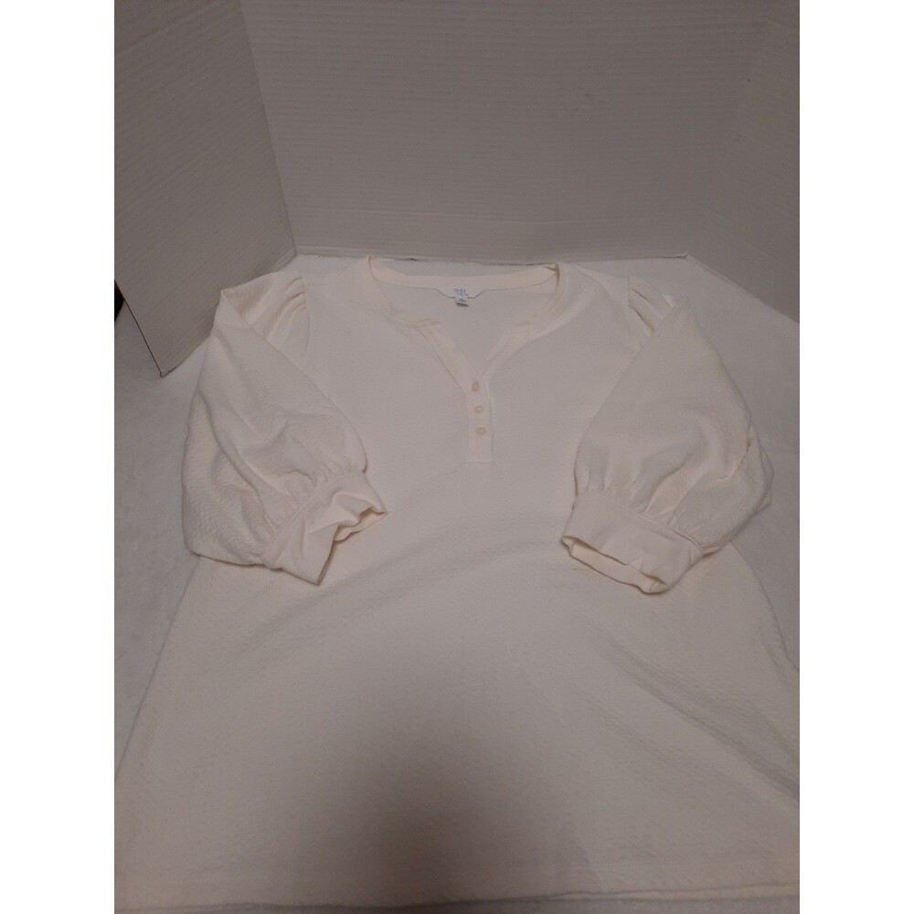 Time and Tru Women’s Medium Cream Textured Blouse Puff Sleeve Henley 3/4 Sleeve